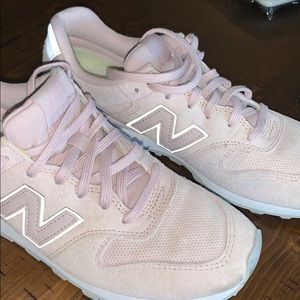 New Balance Classics 696 Faded Rose